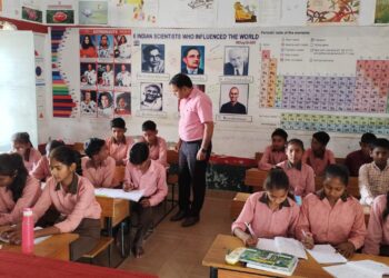 अमेठी: परिषदीय स्कूलों में बदलेगा पढ़ाई का तरीका, किताबों के साथ डिजिटल माध्यम से सीखेंगे बच्चे