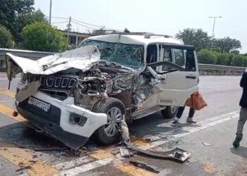 सड़क हादसा: लखनऊ-अयोध्या हाईवे पर ट्रक से टकराई स्कॉर्पियो, तीन की मौत