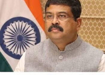 जंतर पर “प्रधान” का नहीं चला मंतर, देना पड़ा इस्तीफा