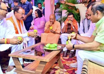 लखनऊ में भाजपा के दिग्गजों की ‘मैंगो मीटिंग’ बनी चर्चा का विषय