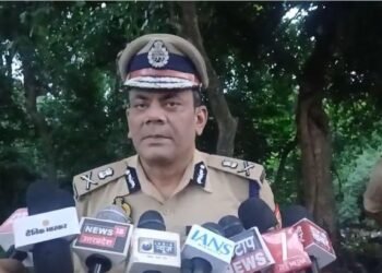 एसपी ने जेवरात बरामदगी की बात की खारिज, पीड़ित परिवार की नाराजगी के बाद एडीजी भी पहुंचे घर