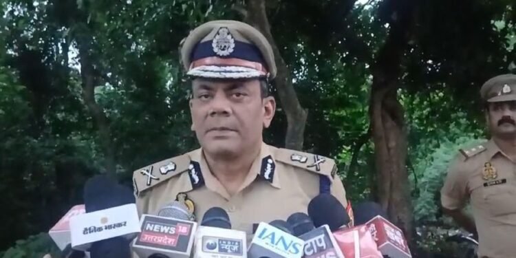 एसपी ने जेवरात बरामदगी की बात की खारिज, पीड़ित परिवार की नाराजगी के बाद एडीजी भी पहुंचे घर