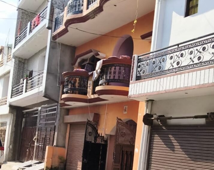 घटना के बाद भरतनगर स्थित मगन तिवारी के घर पर पसरा सन्नाटा