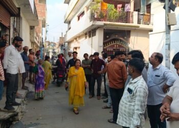 भरतनगर में नाबालिग ने दौड़ाई तेजरफ्तार कार, बाइक अड़ाकर रोका गया रफ्तार का कहर